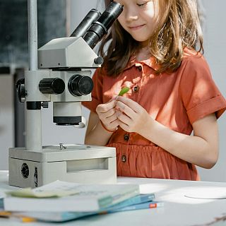 Nenes, tecnologia i ciència