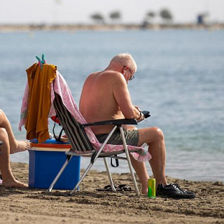 Segons l'OCU, el 30% de les persones s'endeuta per anar de vacances. Espòiler: no és bona idea