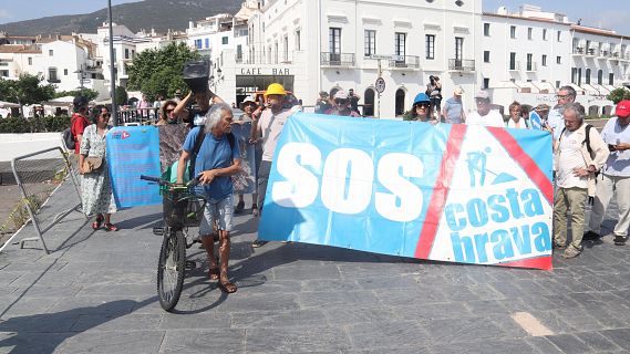 Cadaqués s'aixeca contra l'especulació urbanística