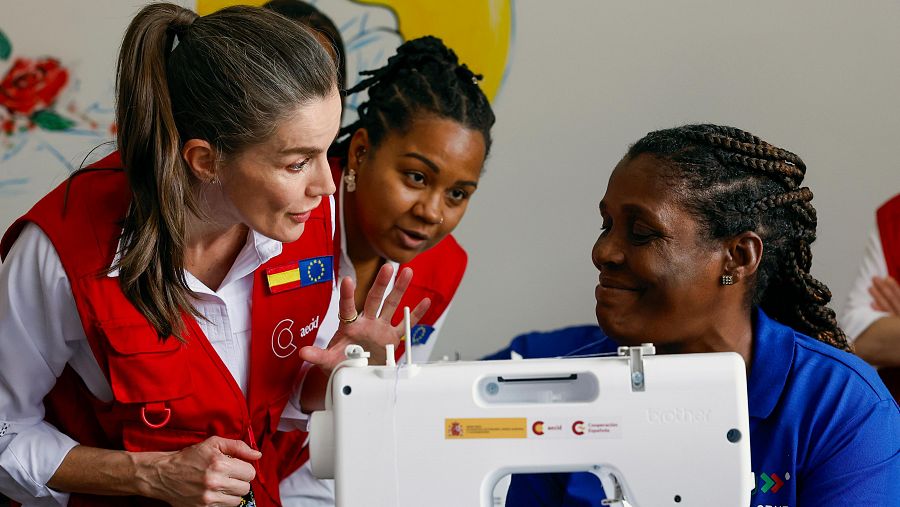 La reina Letizia visita Cabo Verde en su décimo viaje de cooperación