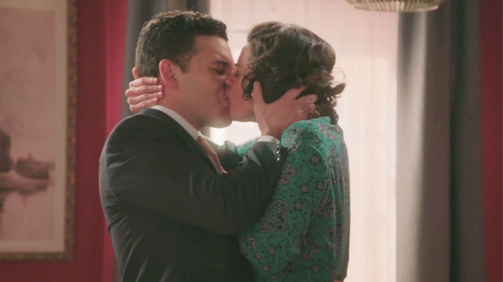 Iván y Mercedes se dan su primer beso