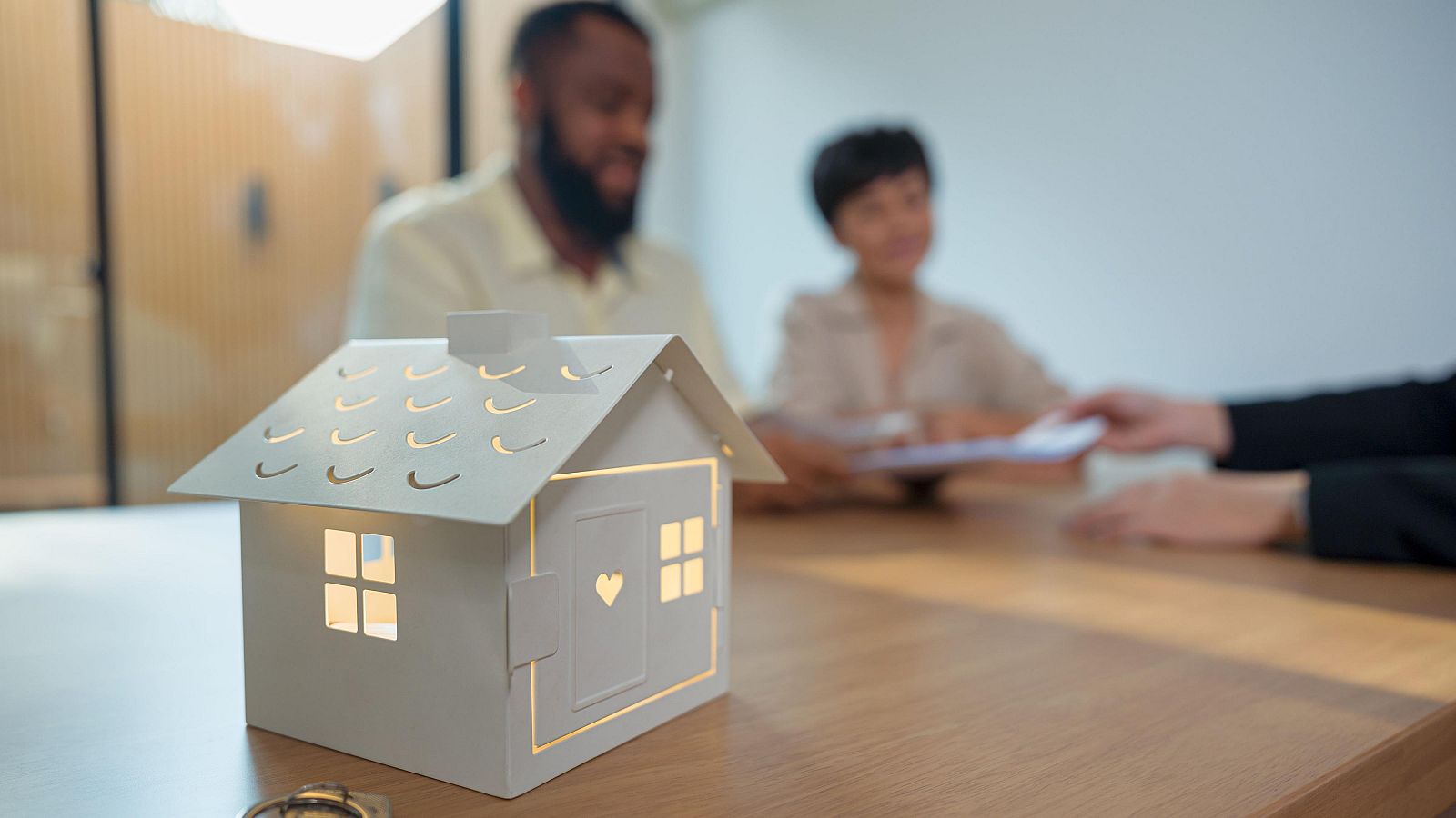 El racismo repunta como causa de exclusión en el alquiler de vivienda según un estudio