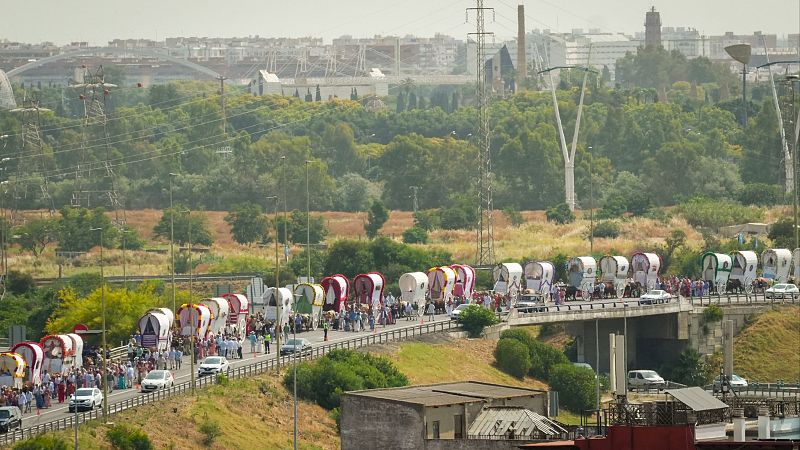 Peregrinacin hacia El Roco en Triana